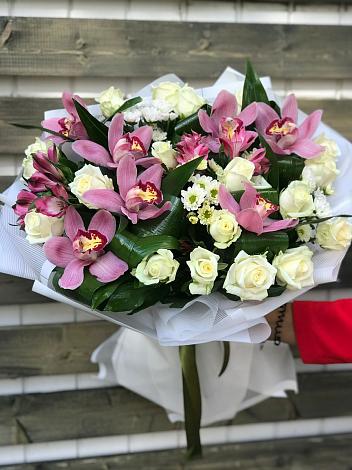 Букет цветов из: Розы и Хризантемы в Каа-Хеме