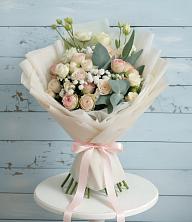Букет цветов из:  Розы и Лизиантусы в Каа-Хеме