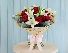 Букет цветов из:  Лилии и Розы в Каа-Хеме
