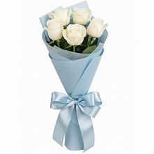 Букет 5 Белых роз Проуд в Каа-Хеме