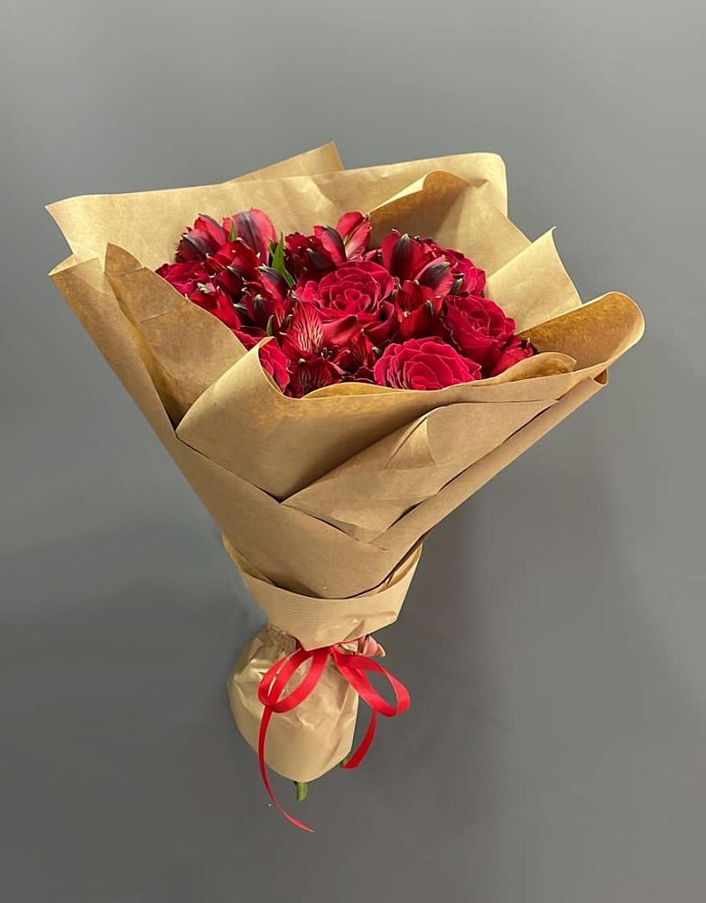 Букет цветов из: Альстромерии и Розы в Каа-Хеме