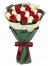 Букет Микс из красных и белых роз в Каа-Хеме