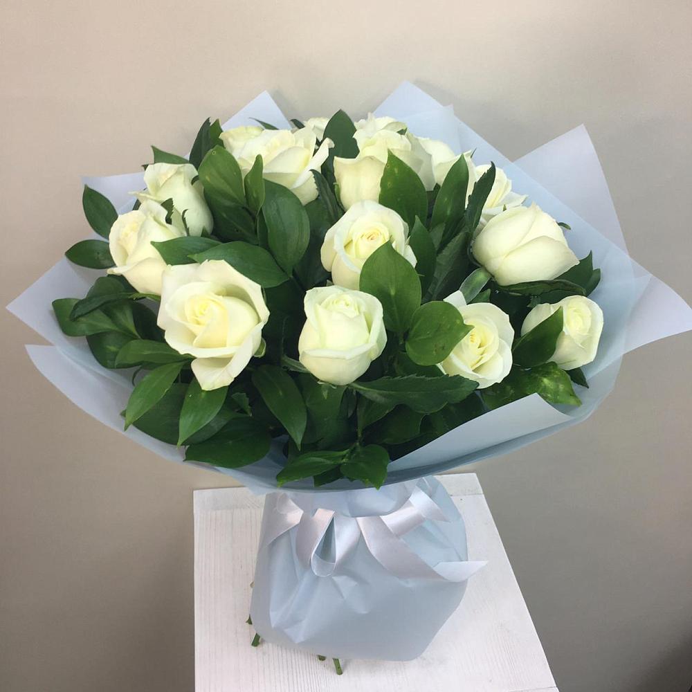 Букет 15 Белых роз Проуд в Каа-Хеме