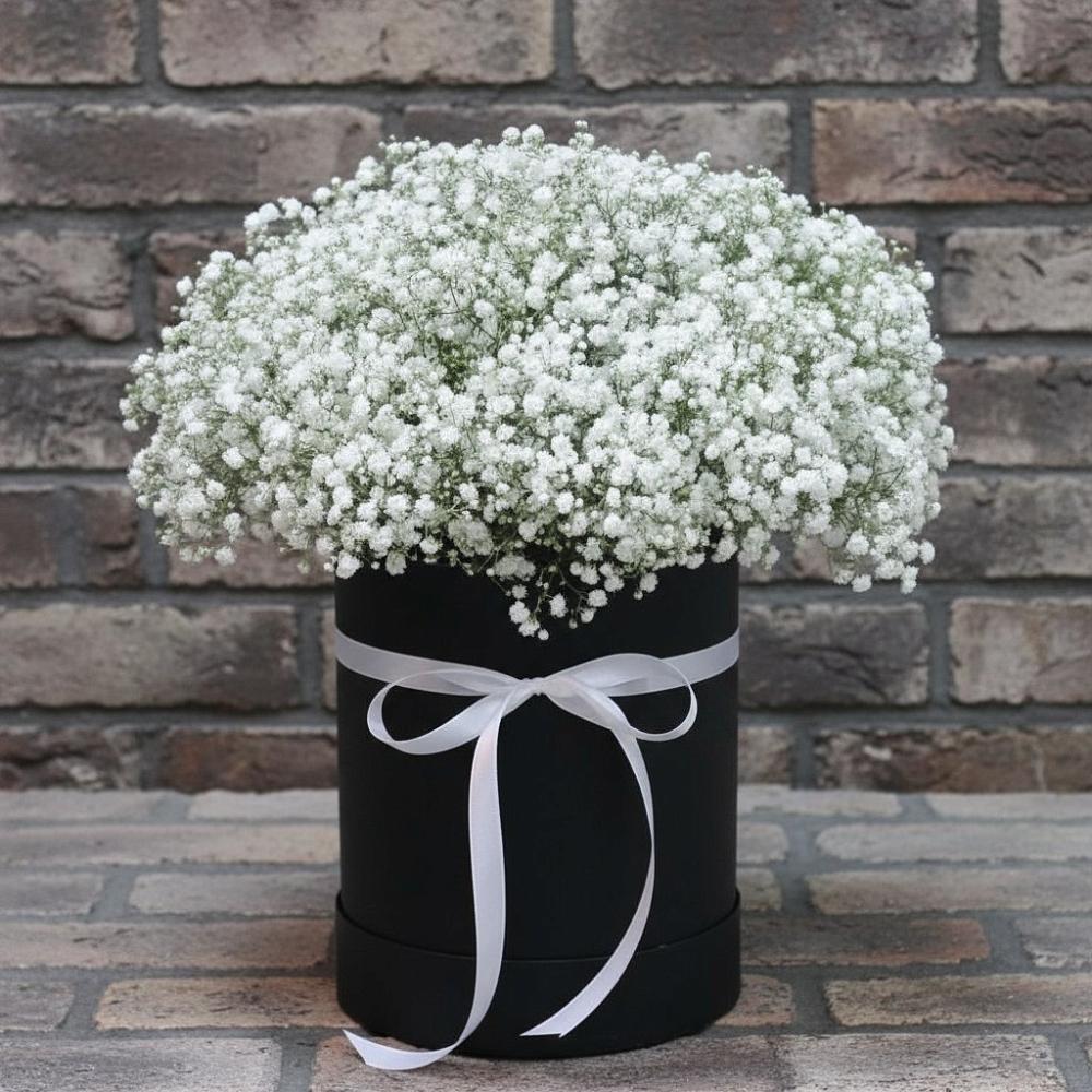 Цветочная композиция из Гипсофила в шляпной коробке в Каа-Хеме