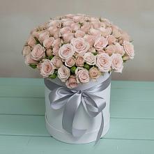 Цветочная композиция из Розы в шляпной коробке в Каа-Хеме