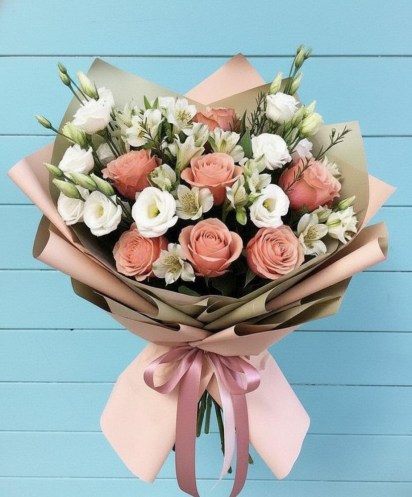 Букет цветов из: Розы, Альстромерии и Лизиантусы в Каа-Хеме