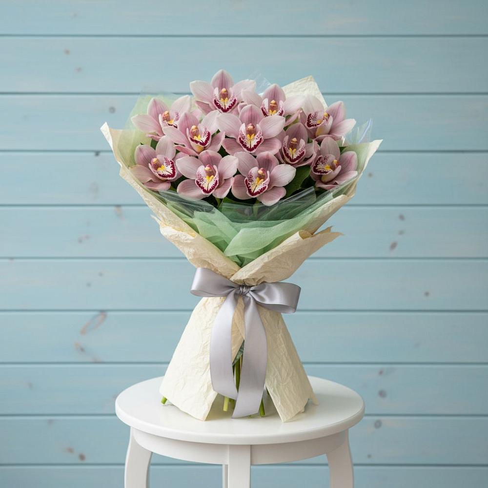 Букет цветов из: Орхидеи и Розы в Каа-Хеме