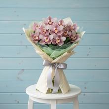 Букет цветов из:  Орхидеи и Розы в Каа-Хеме