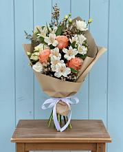 Букет цветов из:  Альстромерии, Лизиантусы, Розы и Хризантемы в Каа-Хеме