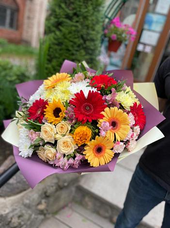 Букет цветов из: Герберы, Ромашки, Хризантемы, Розы и Подсолнухи в Каа-Хеме