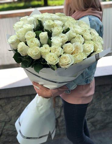 Букет 35 Белых роз в Каа-Хеме
