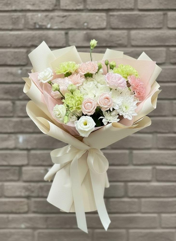 Букет цветов из: Гвоздики, Розы, Лизиантусы и Хризантемы в Каа-Хеме