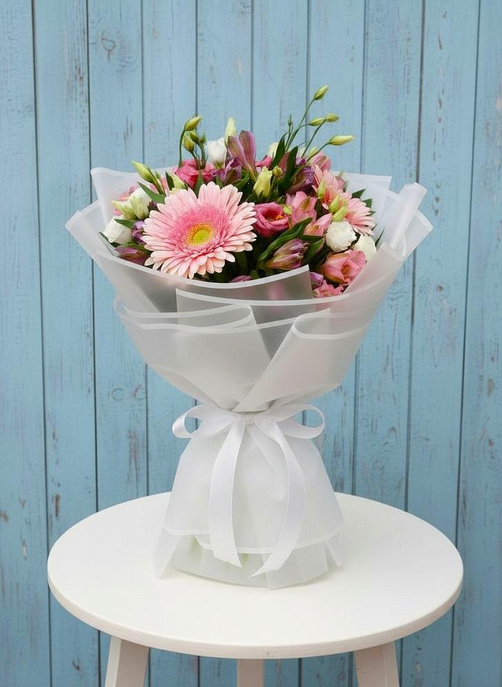 Букет цветов из: Герберы, Альстромерии и Лизиантусы в Каа-Хеме