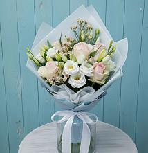 Букет цветов из:  Розы и Лизиантусы в Каа-Хеме