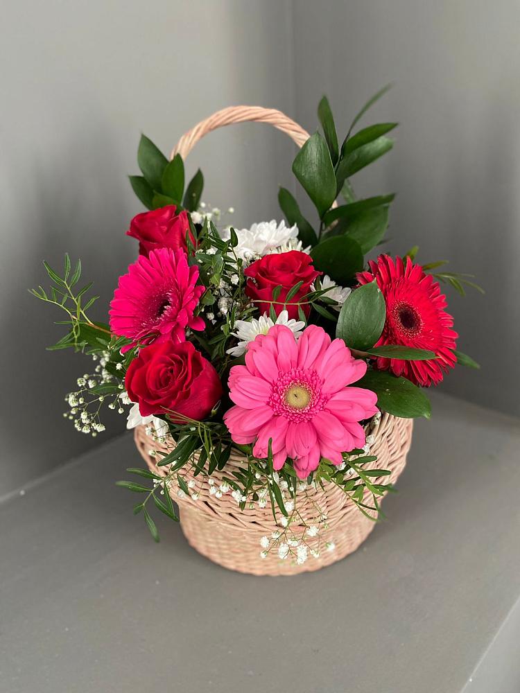 Цветочная композиция из Розы, Хризантемы и Герберы в корзине в Каа-Хеме