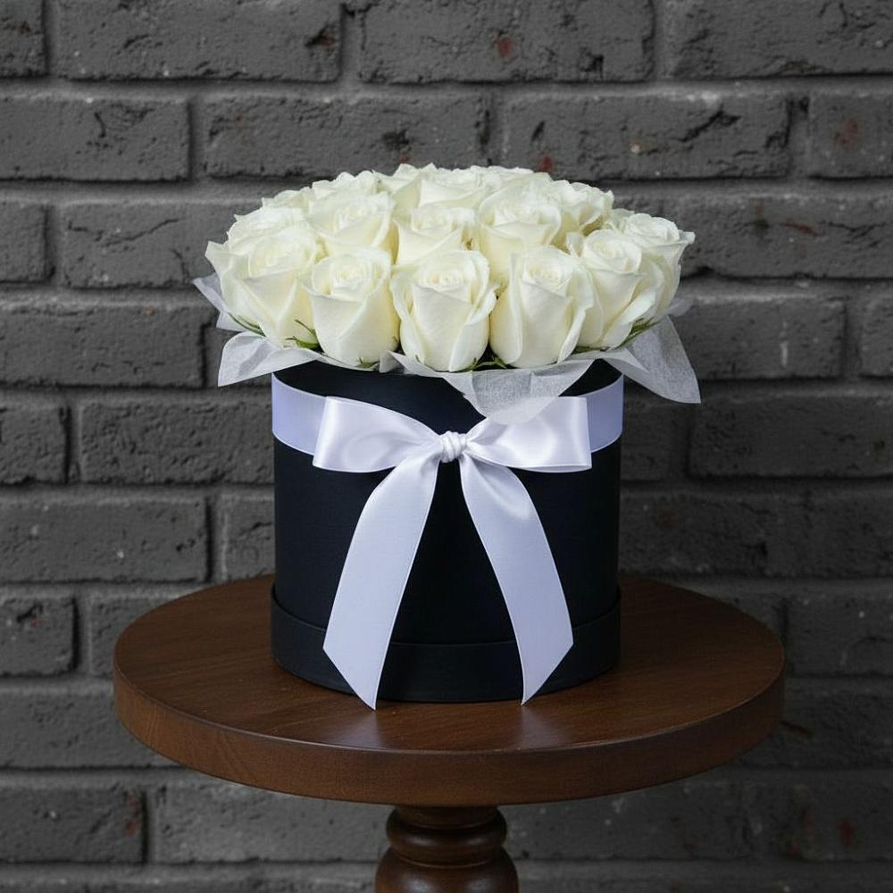 Цветочная композиция из Розы в шляпной коробке в Каа-Хеме