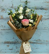 Букет цветов из:  Розы и Лизиантусы в Каа-Хеме