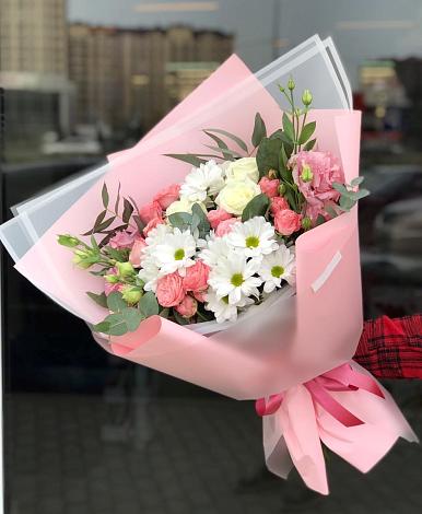 Букет цветов из: Розы, Лизиантусы и Хризантемы в Каа-Хеме
